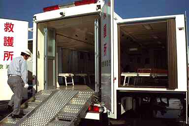 �Q�{���~��P