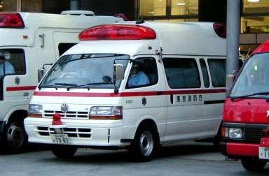 ��{���@���~�}